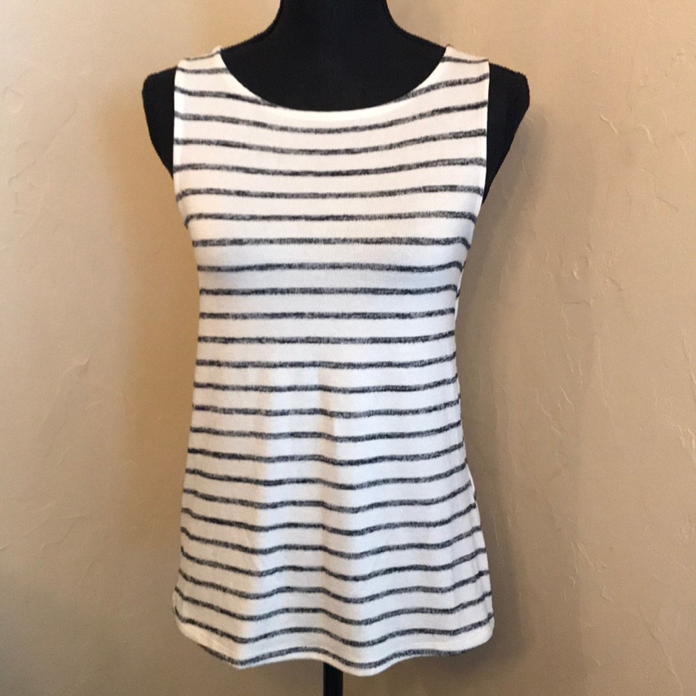 Clearance Banana Republic black and white blouse size XS